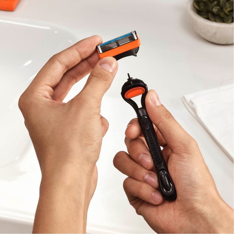 Бритва Gillette Fusion5 з 2 змінними картриджами (7702018874125/7702018866946) - фото 3