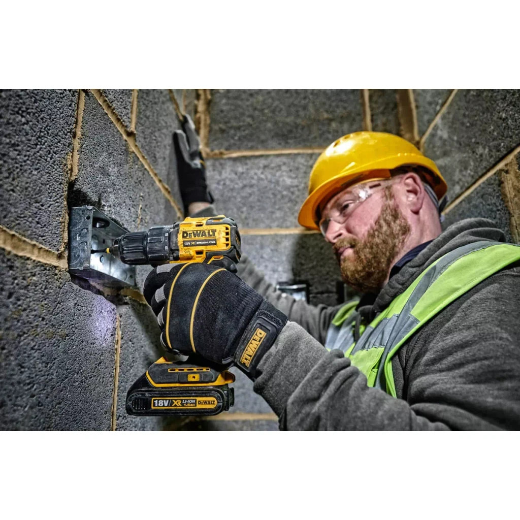 Шуруповерт DeWALT XR Li-Ion 18 В, 65 Нм, 2 АКБ + ЗП, кейс (DCD708D2T) - фото 4 Шуруповерт DeWALT XR Li-Ion 18 В, 65 Нм, 2 АКБ + ЗП, кейс (DCD708D2T) - фото 4