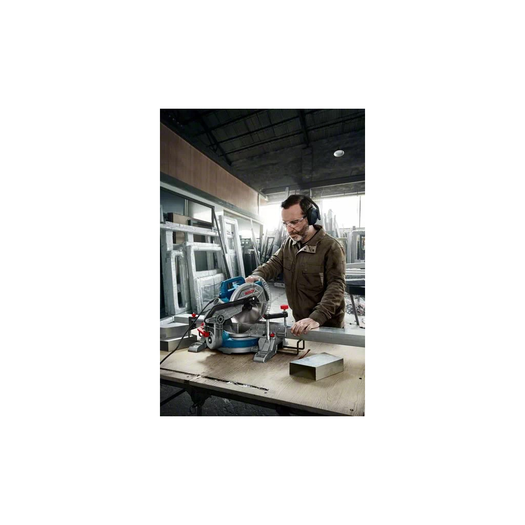 Торцювальна пила Bosch GCM 216 (0.601.B33.000) - фото 2 Торцювальна пила Bosch GCM 216 (0.601.B33.000) - фото 2