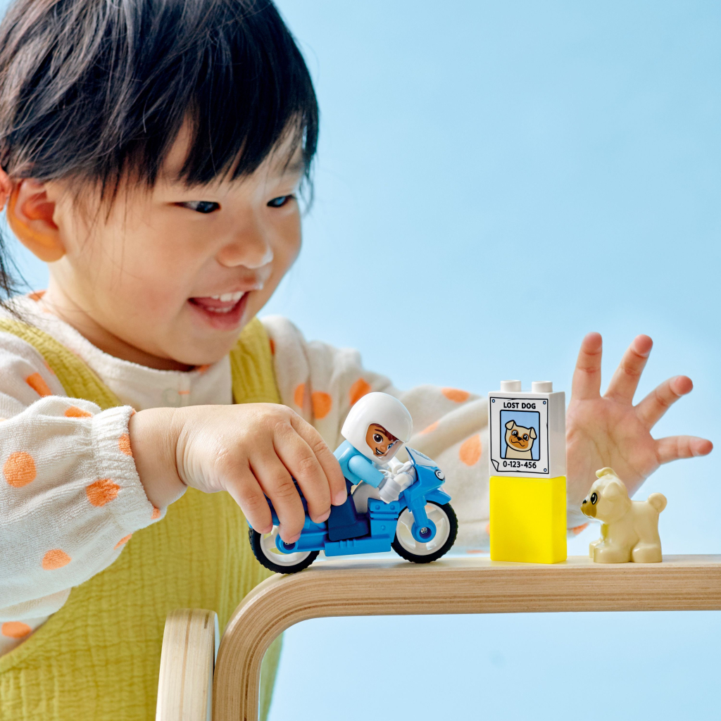 Конструктор LEGO DUPLO Town Поліцейський мотоцикл 5 деталей (10967) - фото 4 Конструктор LEGO DUPLO Town Поліцейський мотоцикл 5 деталей (10967) - фото 4