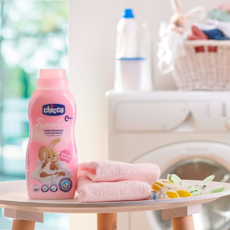 Кондиціонер для білизни Chicco Sensitive Delicate Flowers пом'якшувач тканин 750 мл (8058664122462) - фото 4