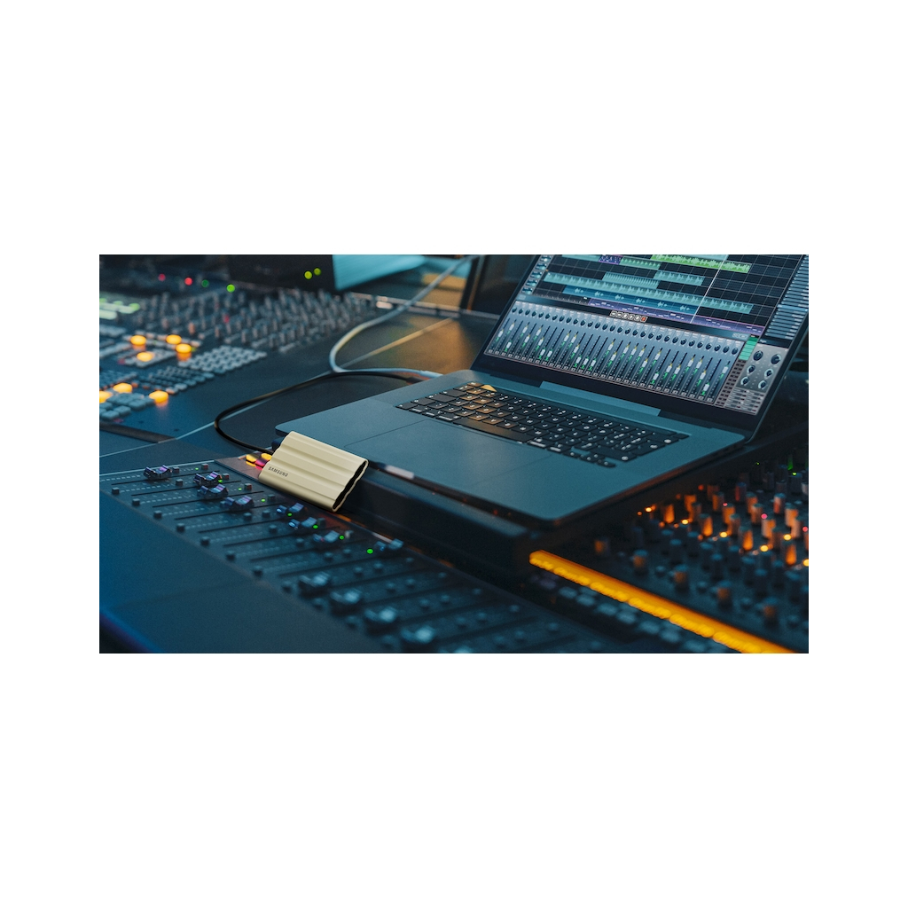 Накопичувач SSD USB 3.2 2TB T7 Shield Samsung (MU-PE2T0R/WW) - фото 6 Накопичувач SSD USB 3.2 2TB T7 Shield Samsung (MU-PE2T0R/WW) - фото 6