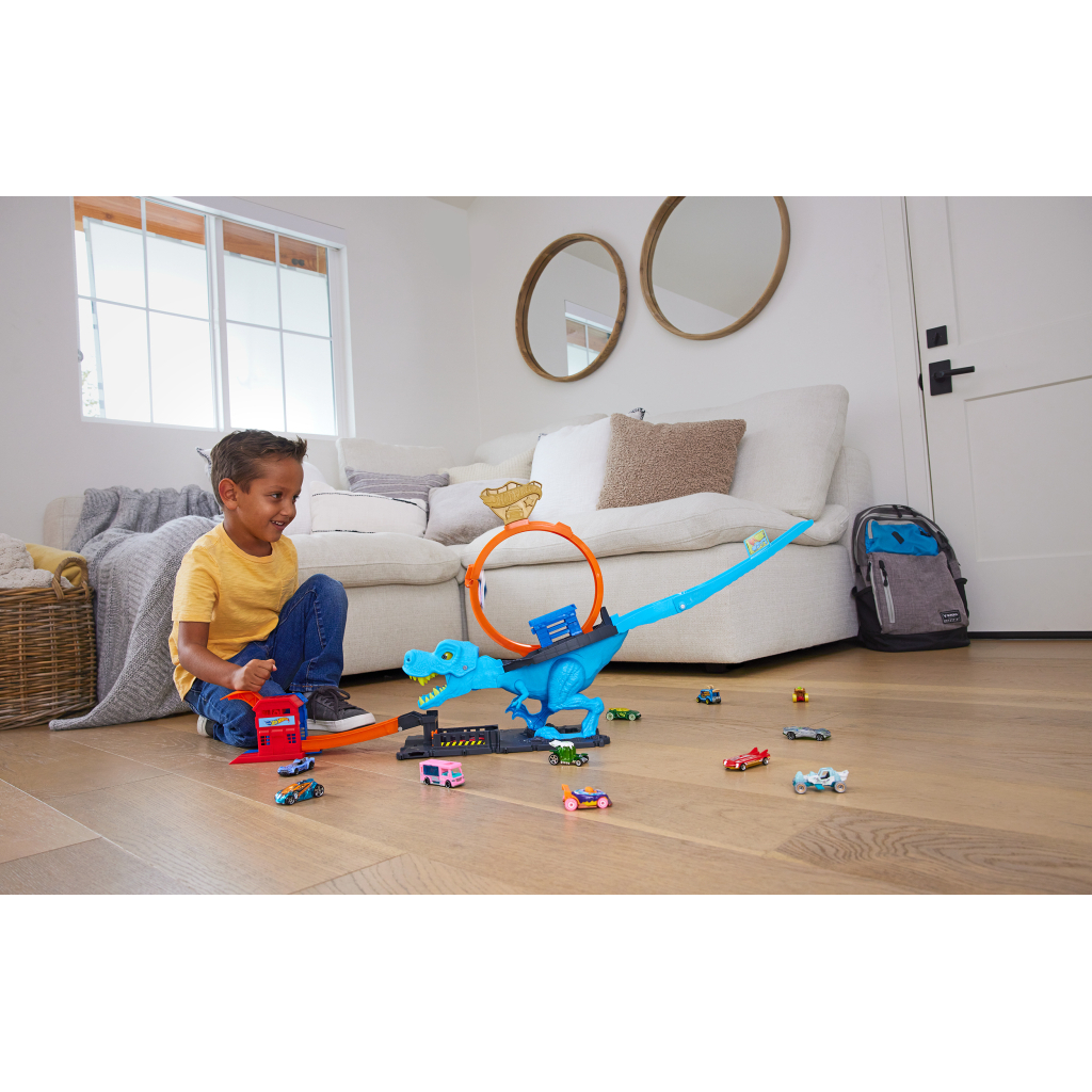 Автотрек Hot Wheels Полювання Ті-Рекса (HKX42) - фото 2 Автотрек Hot Wheels Полювання Ті-Рекса (HKX42) - фото 2