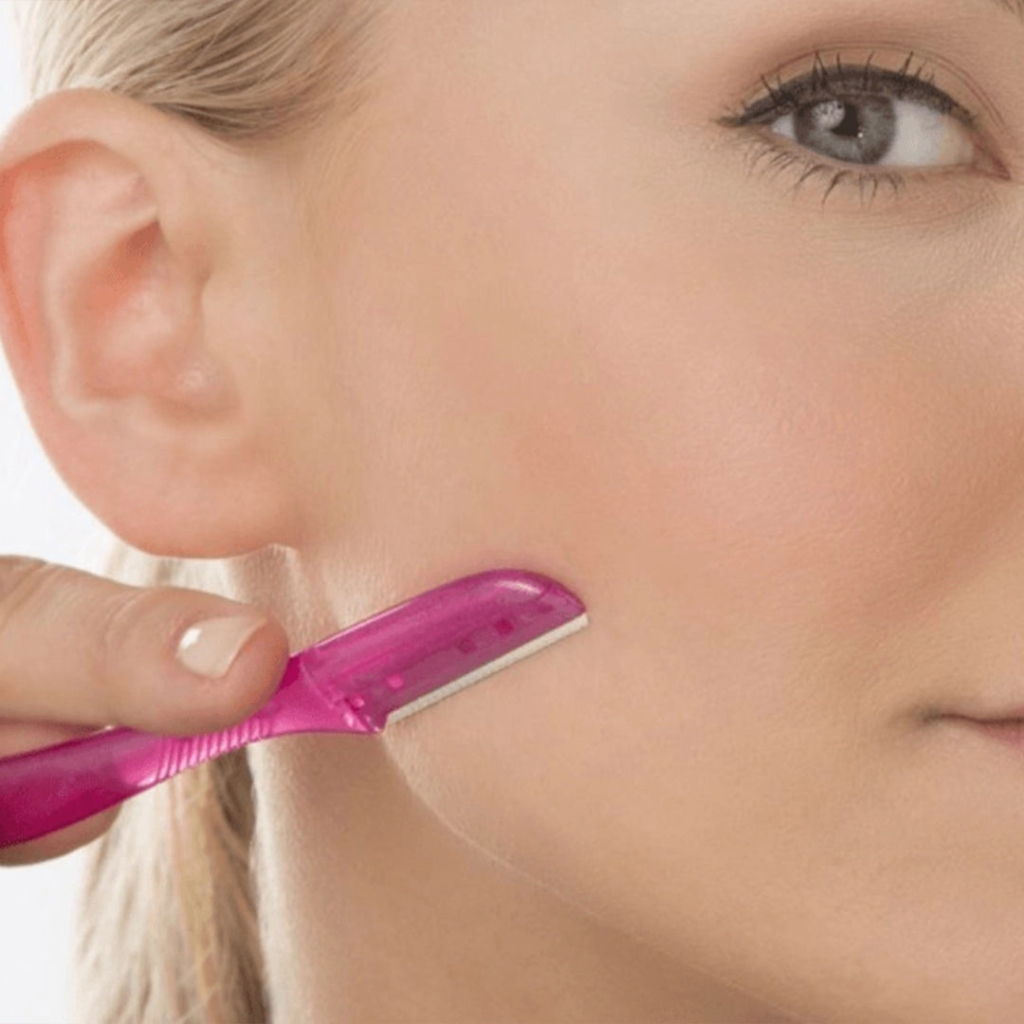 Бритва Wilkinson Sword Intuition Жіночий тример для обличчя та зони бікіні 3 шт. (4027800081158) - фото 3 Бритва Wilkinson Sword Intuition Жіночий тример для обличчя та зони бікіні 3 шт. (4027800081158) - фото 3