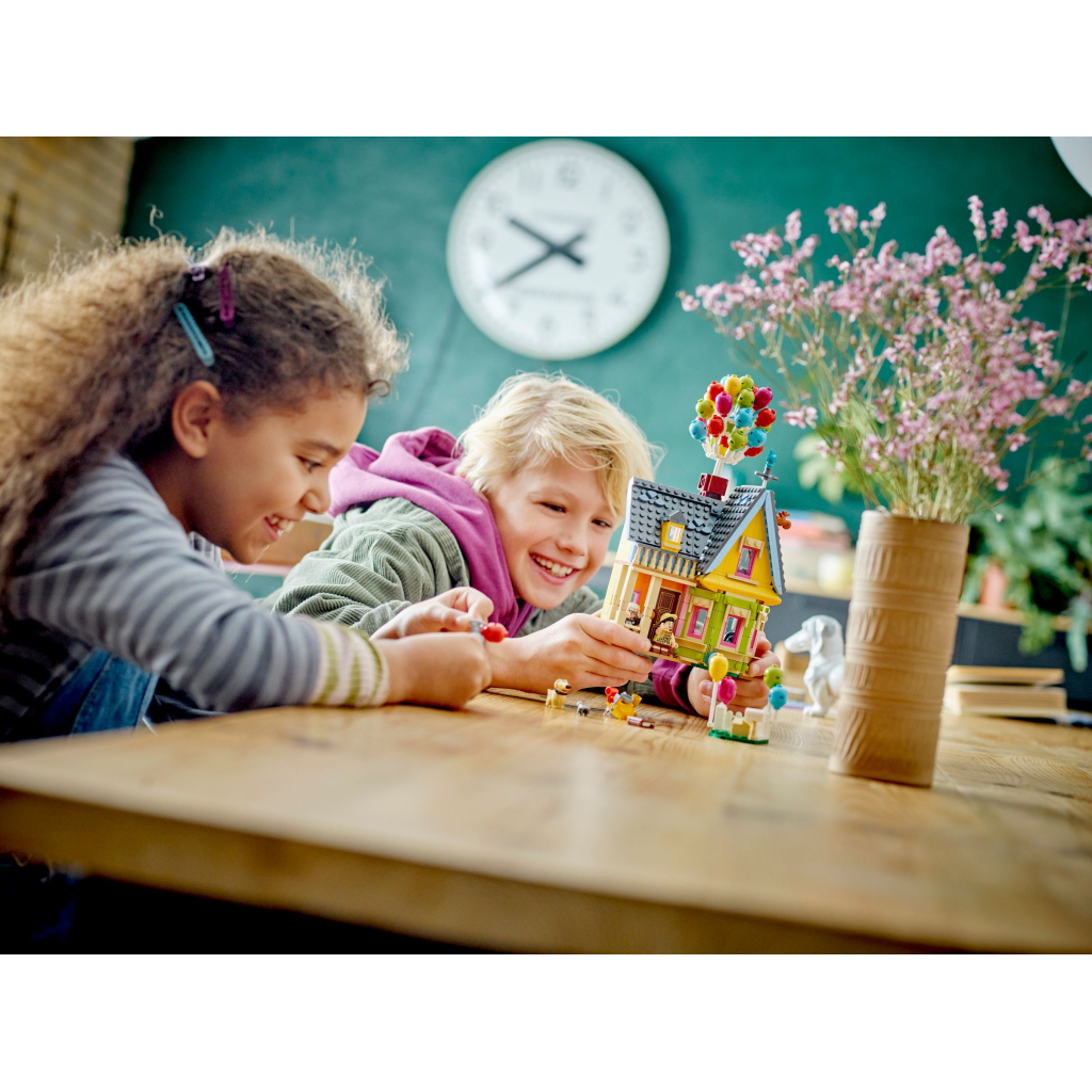 Конструктор LEGO Disney Classic Будинок Вперед і вгору 382 деталі (43217) - фото 8 Конструктор LEGO Disney Classic Будинок Вперед і вгору 382 деталі (43217) - фото 8