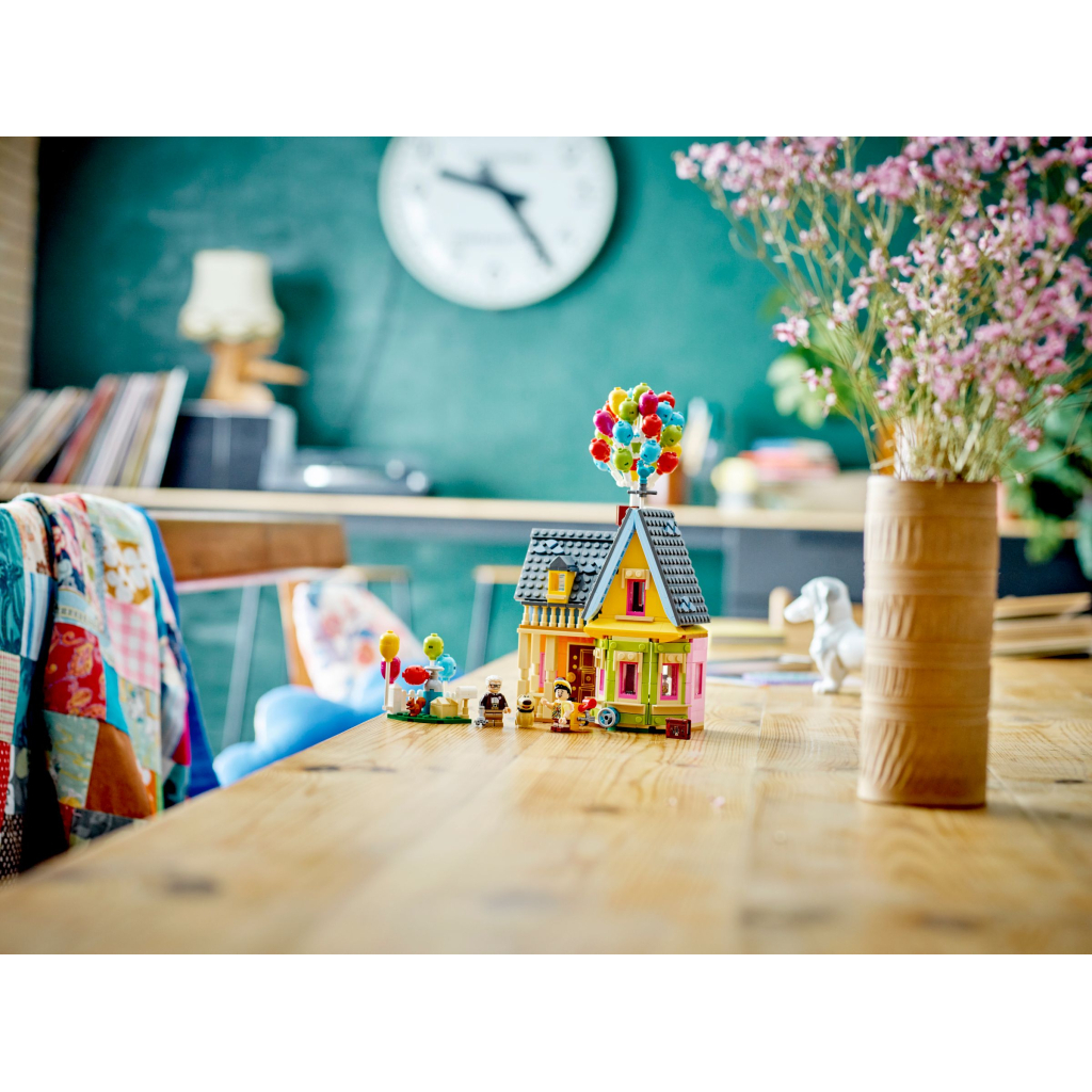 Конструктор LEGO Disney Classic Будинок Вперед і вгору 382 деталі (43217) - фото 9 Конструктор LEGO Disney Classic Будинок Вперед і вгору 382 деталі (43217) - фото 9