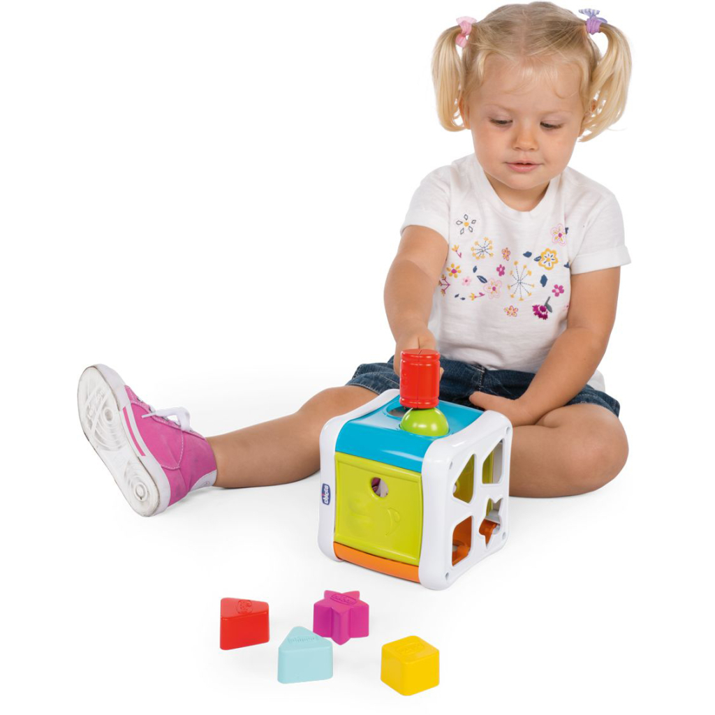 Розвиваюча іграшка Chicco сортер 2 в 1 Куб (09686.10) - фото 2 Розвиваюча іграшка Chicco сортер 2 в 1 Куб (09686.10) - фото 2