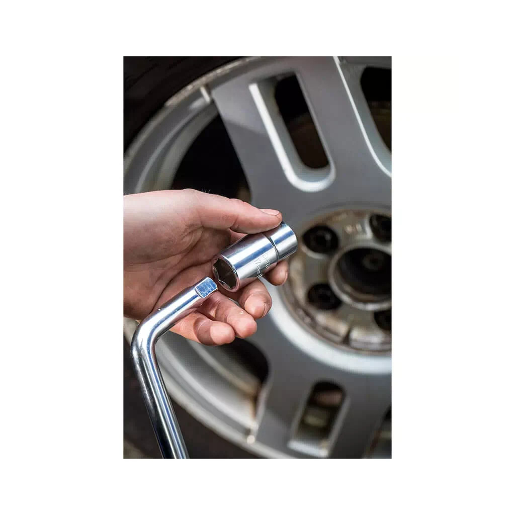 Ключ Stanley телескопічний для заміни коліс, головки 17/19 мм та 21/23 мм. (STHT80890-0) - фото 5 Ключ Stanley телескопічний для заміни коліс, головки 17/19 мм та 21/23 мм. (STHT80890-0) - фото 5