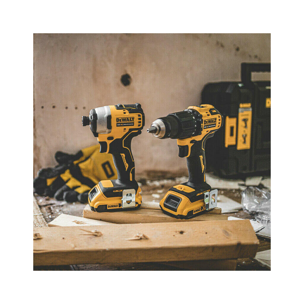 Набір електроіструментів DeWALT 2 од. 18 В XR Li-lon, вага 5.9 кг, кейс TSTAK, 2 АКБ та ЗП (DCK2062D2T) - фото 3 Набір електроіструментів DeWALT 2 од. 18 В XR Li-lon, вага 5.9 кг, кейс TSTAK, 2 АКБ та ЗП (DCK2062D2T) - фото 3