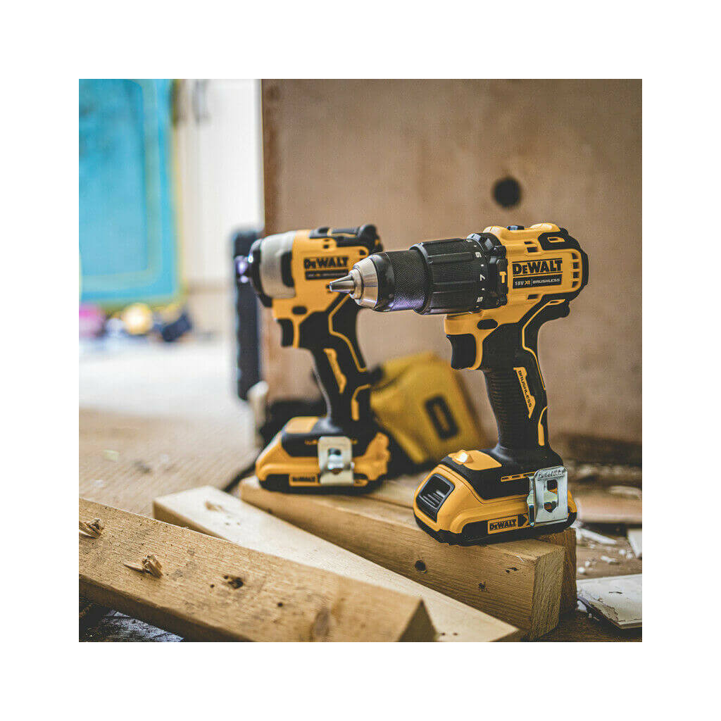 Набір електроіструментів DeWALT 2 од. 18 В XR Li-lon, вага 5.9 кг, кейс TSTAK, 2 АКБ та ЗП (DCK2062D2T) - фото 4 Набір електроіструментів DeWALT 2 од. 18 В XR Li-lon, вага 5.9 кг, кейс TSTAK, 2 АКБ та ЗП (DCK2062D2T) - фото 4