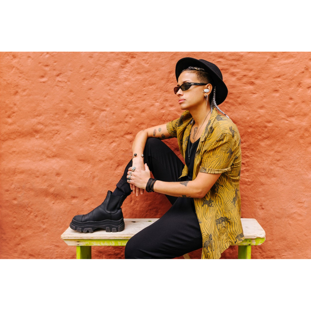 Навушники JBL Tune Buds White (JBLTBUDSWHT) - фото 4 Навушники JBL Tune Buds White (JBLTBUDSWHT) - фото 4