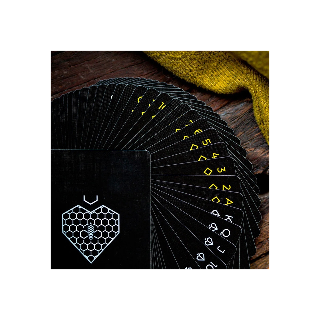 Гральні карти Ellusionist Killer Bees (59948) - фото 3 Гральні карти Ellusionist Killer Bees (59948) - фото 3