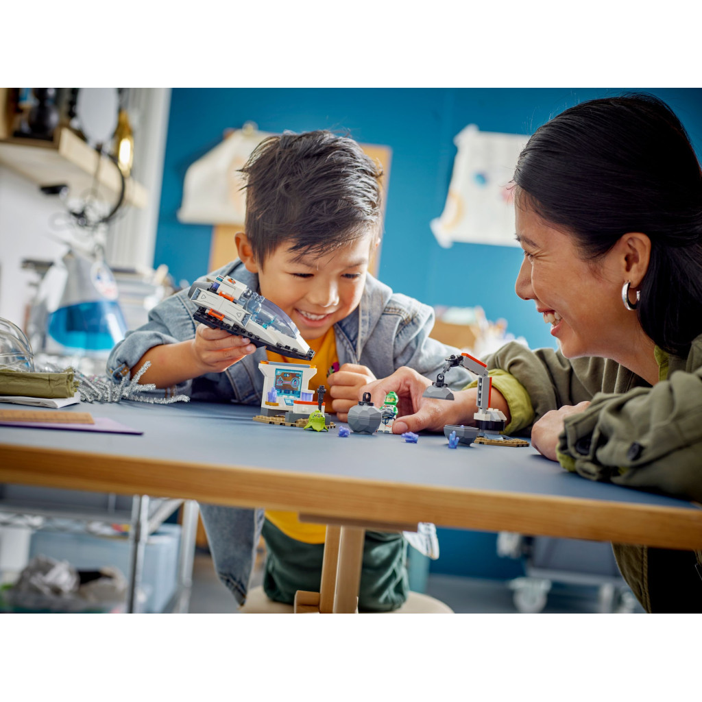 Конструктор LEGO City Космічний корабель і дослідження астероїда 126 деталей (60429) - фото 10 Конструктор LEGO City Космічний корабель і дослідження астероїда 126 деталей (60429) - фото 10