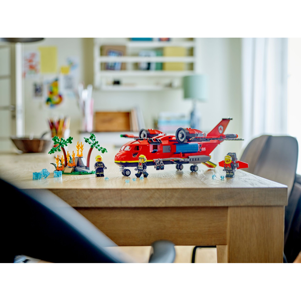 Конструктор LEGO City Пожежний рятувальний літак 478 деталей (60413) - фото 9 Конструктор LEGO City Пожежний рятувальний літак 478 деталей (60413) - фото 9