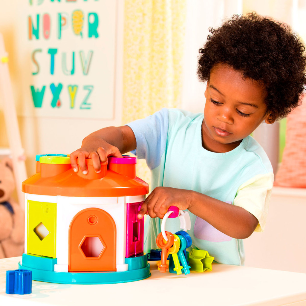 Розвиваюча іграшка Battat Lite сортер Розумний будиночок 12 форм (BT4580Z) - фото 10 Розвиваюча іграшка Battat Lite сортер Розумний будиночок 12 форм (BT4580Z) - фото 10