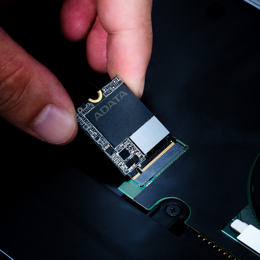 Накопичувач SSD M.2 2230 1TB GAMMIX S55 ADATA (SGAMMIXS55-1T-C) - фото 6 Накопичувач SSD M.2 2230 1TB GAMMIX S55 ADATA (SGAMMIXS55-1T-C) - фото 6