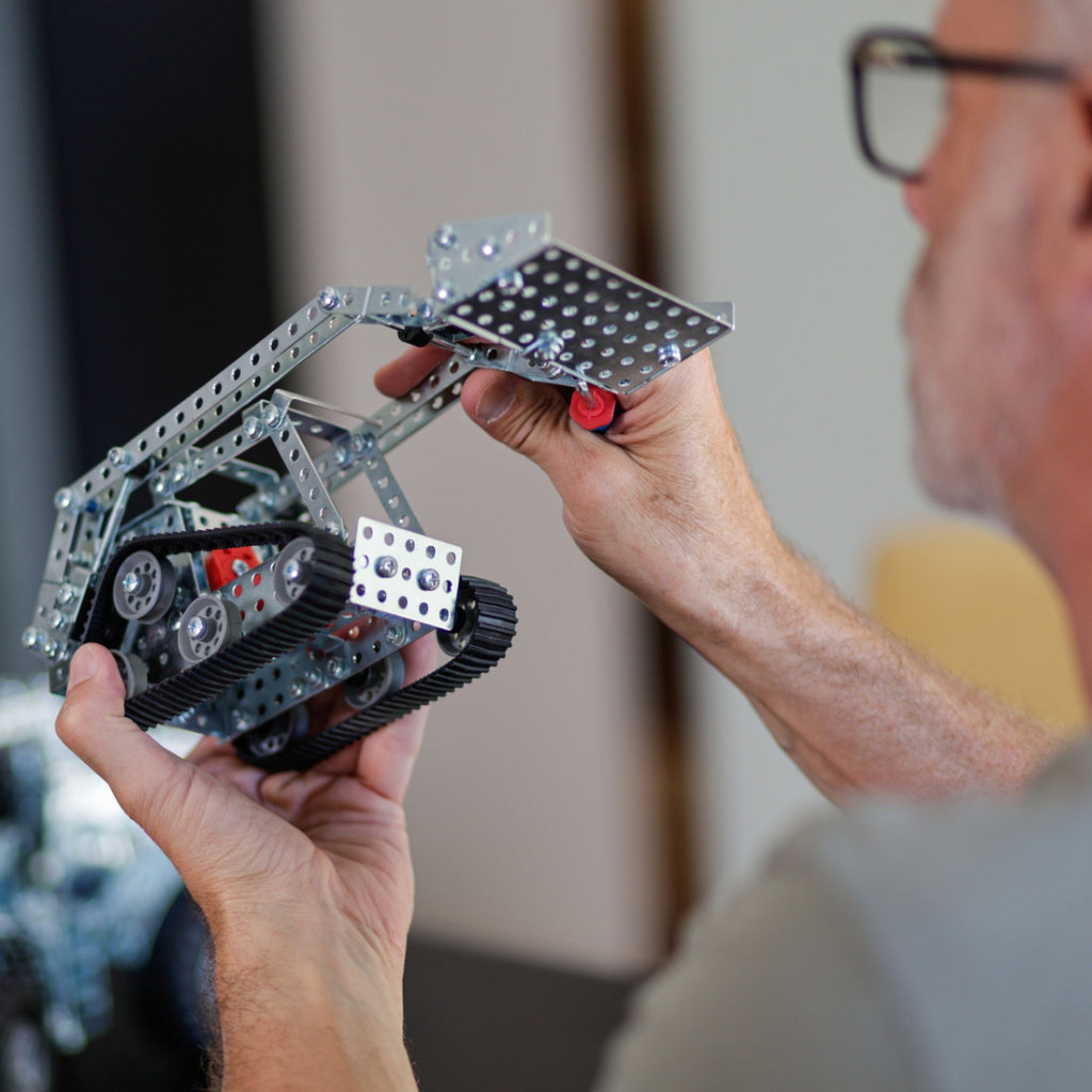 Конструктор Eitech Міні-навантажувач (С220) - фото 7 Конструктор Eitech Міні-навантажувач (С220) - фото 7