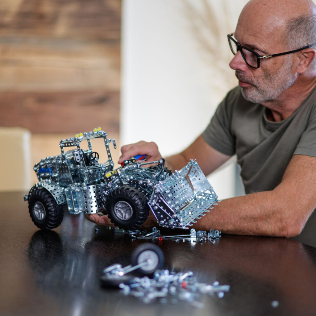 Конструктор Eitech Колісний навантажувач XL (С330) - фото 6 Конструктор Eitech Колісний навантажувач XL (С330) - фото 6