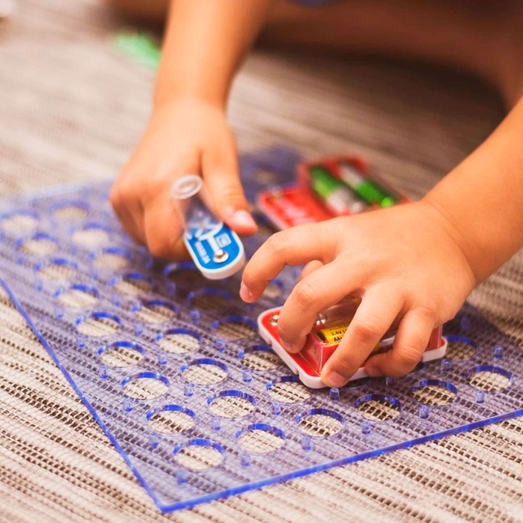 Конструктор DOKA електронний 320 схем (D70707) - фото 5 Конструктор DOKA електронний 320 схем (D70707) - фото 5