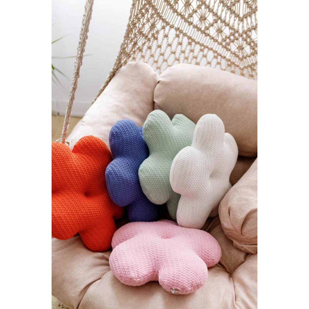 Подушка Прованс в'язана декоративна Квіточка 40 см Помаранчева (033715) - фото 3 Подушка Прованс в'язана декоративна Квіточка 40 см Помаранчева (033715) - фото 3