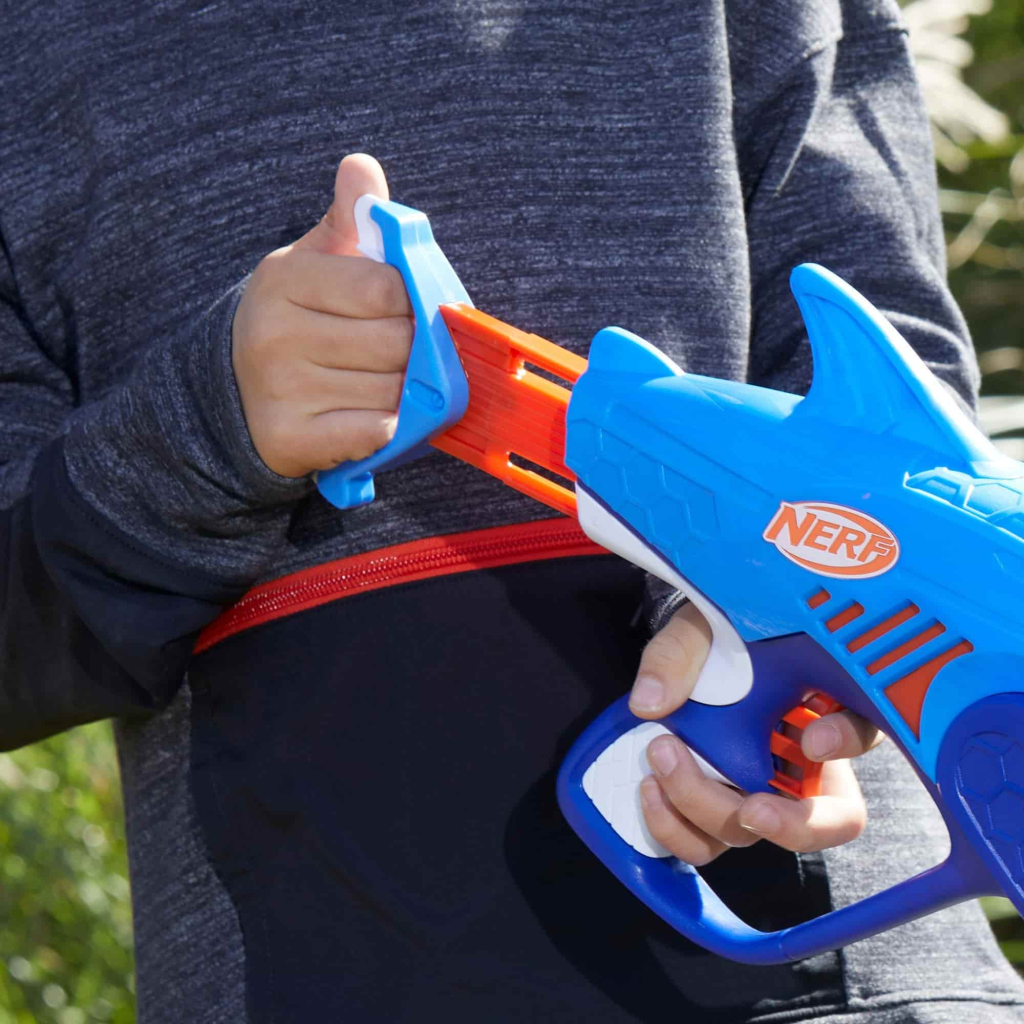 Іграшкова зброя Hasbro Бластер Nerf SharkFire (F8645) - фото 5 Іграшкова зброя Hasbro Бластер Nerf SharkFire (F8645) - фото 5