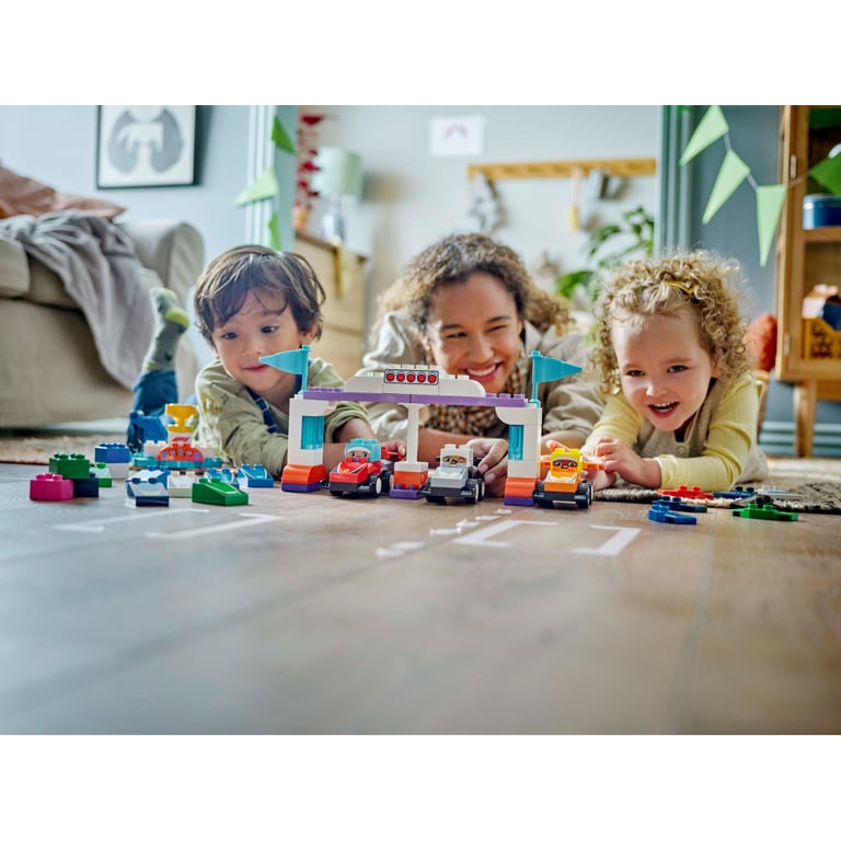 Конструктор LEGO DUPLO Town Автомобілі для перегонів і пілоти команд Формули-1 (10445) - фото 8