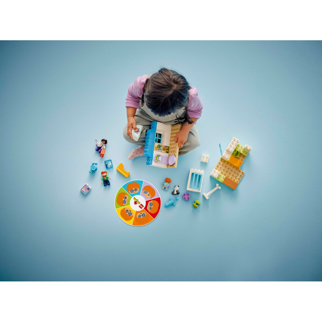 Конструктор LEGO DUPLO Town Уперше: візит до лікаря (10449) - фото 9 Конструктор LEGO DUPLO Town Уперше: візит до лікаря (10449) - фото 9