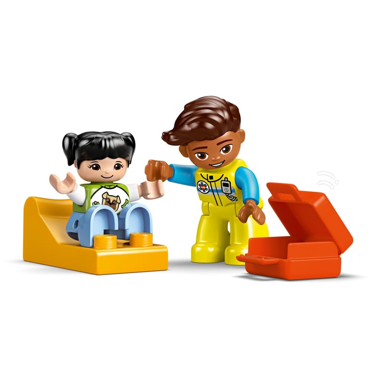 Конструктор LEGO DUPLO Town Швидка допомога та водій (10447) - фото 4