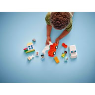 Конструктор LEGO DUPLO Town Швидка допомога та водій (10447) - фото 8