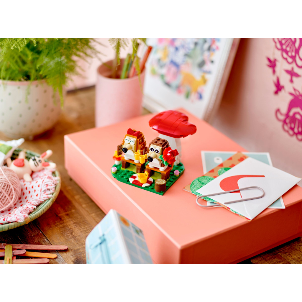 Конструктор LEGO Iconic Романтичний пікнік їжачків (40711) - фото 9 Конструктор LEGO Iconic Романтичний пікнік їжачків (40711) - фото 9