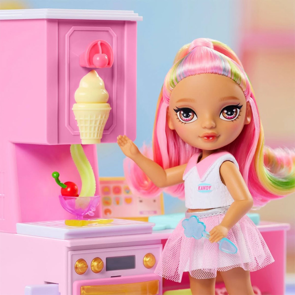 Лялька Rainbow High серії Littles - Кондитерська Кенді (522058) - фото 12 Лялька Rainbow High серії Littles - Кондитерська Кенді (522058) - фото 12