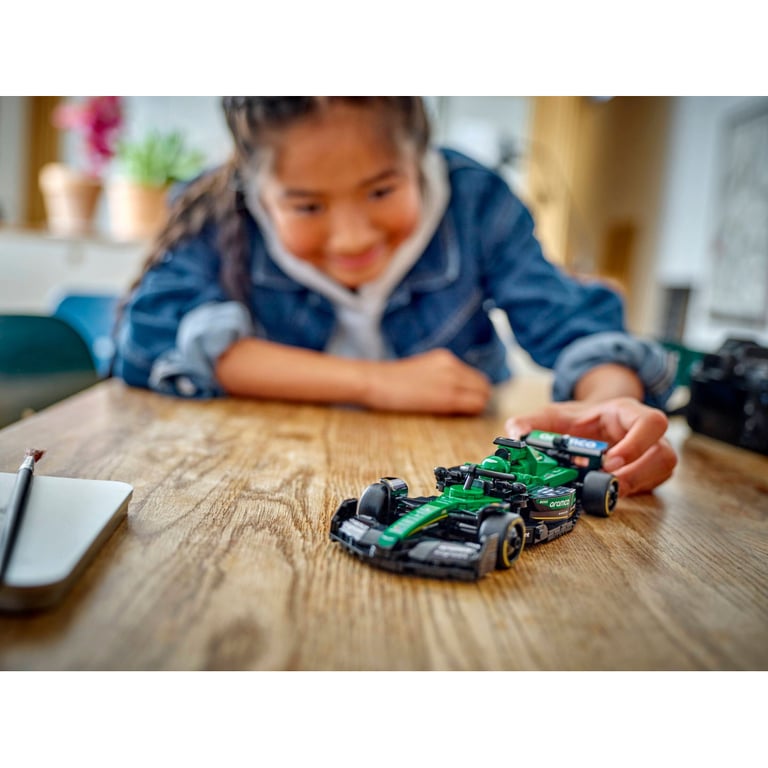 Конструктор LEGO Speed Champions Автомобіль для перегонів Aston Martin Aramco F1® AMR24 (77245) - фото 9