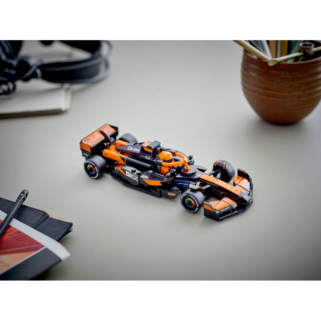 Конструктор LEGO Speed Champions Автомобіль для перегонів McLaren F1 Team MCL38 (77251) - фото 10 Конструктор LEGO Speed Champions Автомобіль для перегонів McLaren F1 Team MCL38 (77251) - фото 10