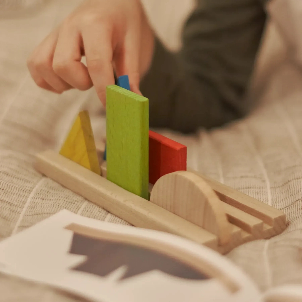 Розвиваюча іграшка Ігротеко деревяна Фігури і тіні (900606) - фото 3 Розвиваюча іграшка Ігротеко деревяна Фігури і тіні (900606) - фото 3