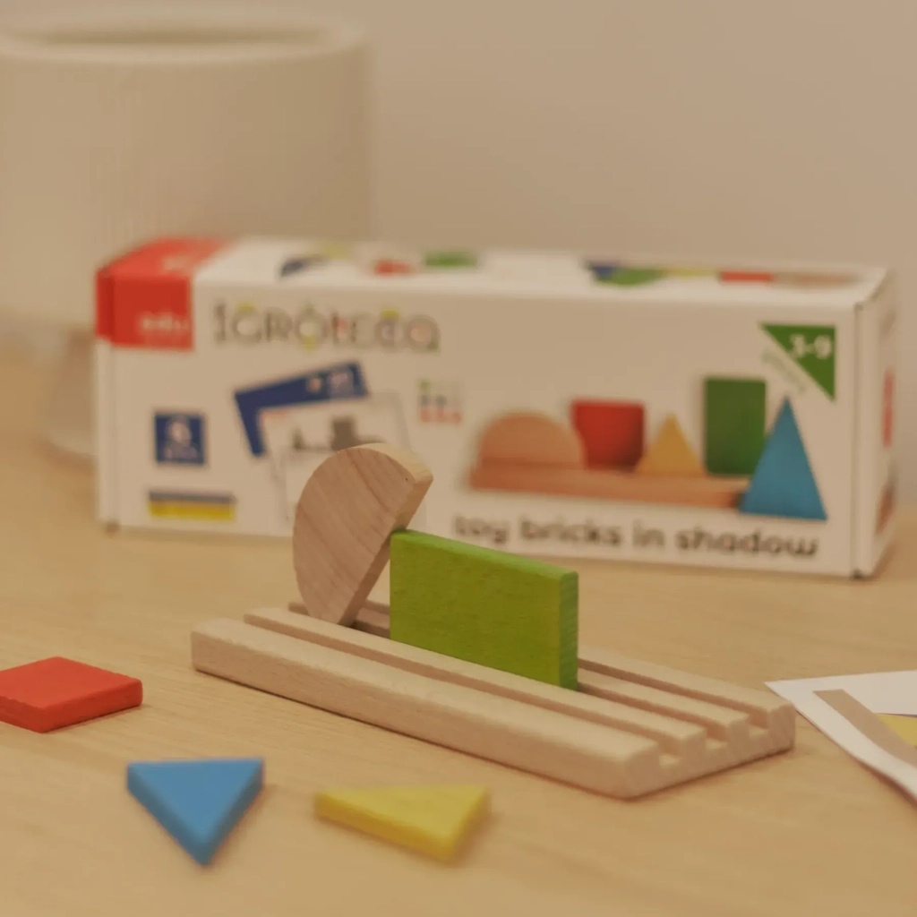 Розвиваюча іграшка Ігротеко деревяна Фігури і тіні (900606) - фото 4 Розвиваюча іграшка Ігротеко деревяна Фігури і тіні (900606) - фото 4