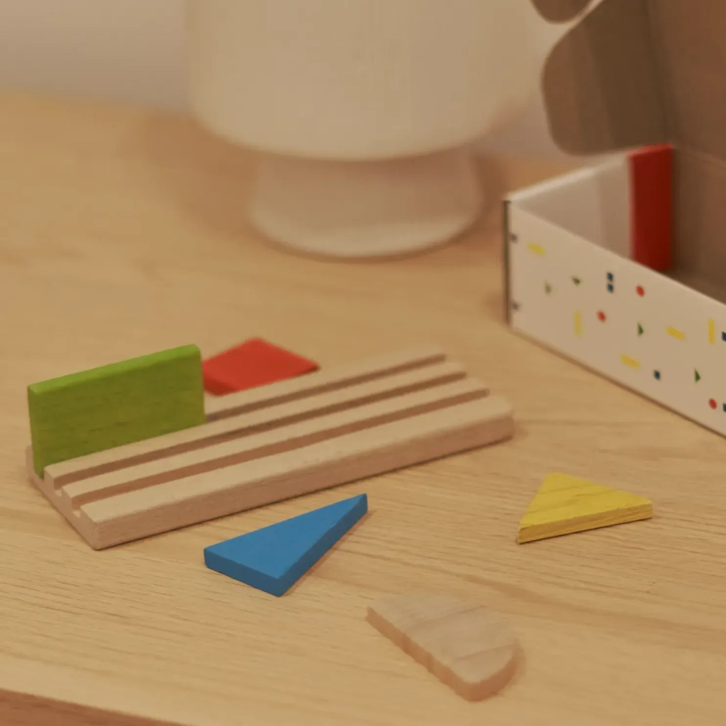 Розвиваюча іграшка Ігротеко деревяна Фігури і тіні (900606) - фото 5 Розвиваюча іграшка Ігротеко деревяна Фігури і тіні (900606) - фото 5