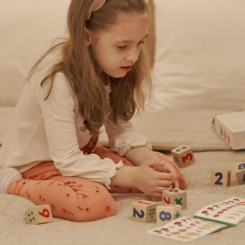 Кубики Ігротеко дерев'яні Математика (900736) - фото 3 Кубики Ігротеко дерев'яні Математика (900736) - фото 3