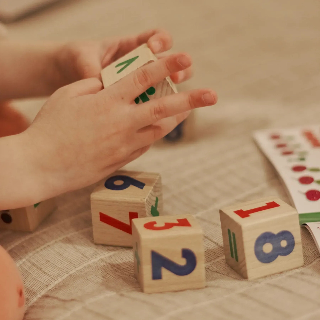 Кубики Ігротеко дерев'яні Математика (900736) - фото 4 Кубики Ігротеко дерев'яні Математика (900736) - фото 4