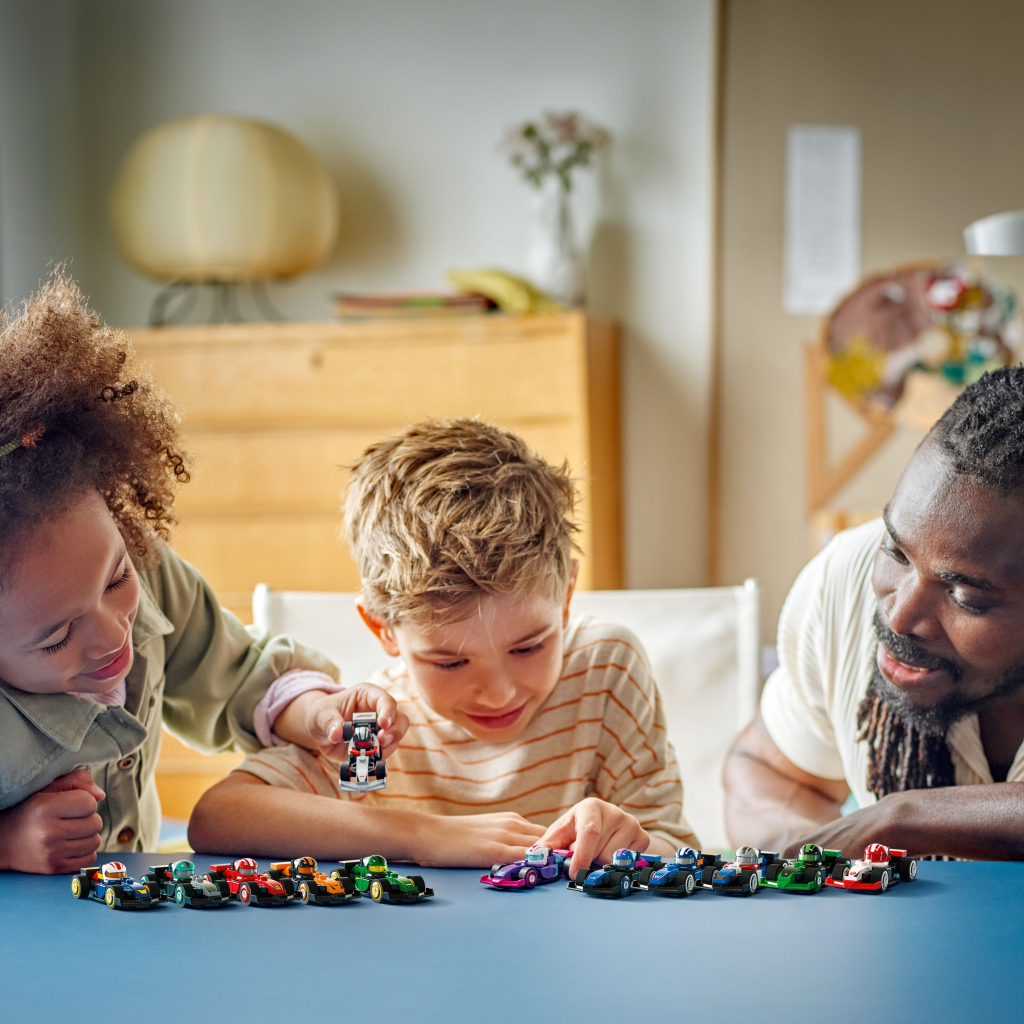 Конструктор LEGO Minifigures Колекційні автомобілі для перегонів F1 (71049) - фото 8 Конструктор LEGO Minifigures Колекційні автомобілі для перегонів F1 (71049) - фото 8