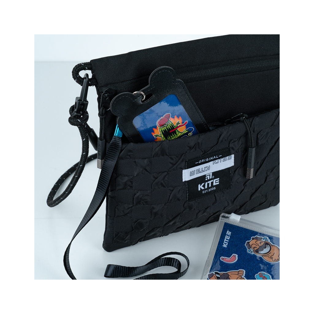 Бейдж Kite вертикальний на шнурку, чорний (K24-296-3) - фото 5 Бейдж Kite вертикальний на шнурку, чорний (K24-296-3) - фото 5