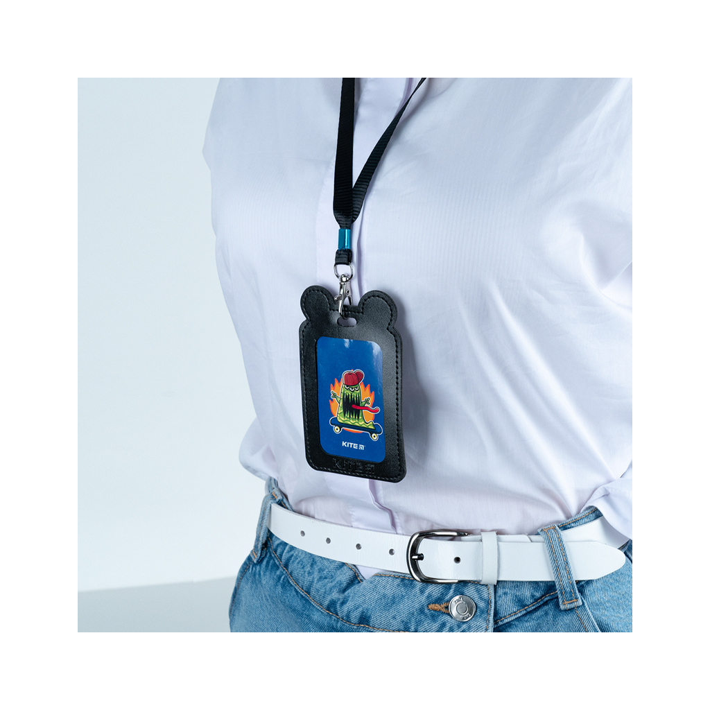 Бейдж Kite вертикальний на шнурку, чорний (K24-296-3) - фото 7 Бейдж Kite вертикальний на шнурку, чорний (K24-296-3) - фото 7