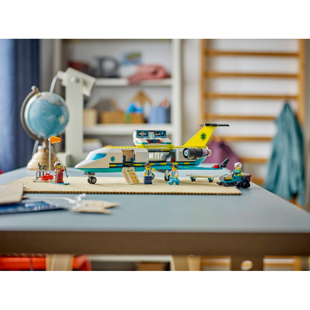 Конструктор LEGO City Літак швидкої медичної допомоги (60465) - фото 4 Конструктор LEGO City Літак швидкої медичної допомоги (60465) - фото 4