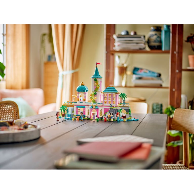 Конструктор LEGO Disney Замок принцеси та королівські улюбленці (43267) - фото 4