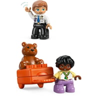 Конструктор LEGO DUPLO Вперше в аеропорту (10443-) - фото 4