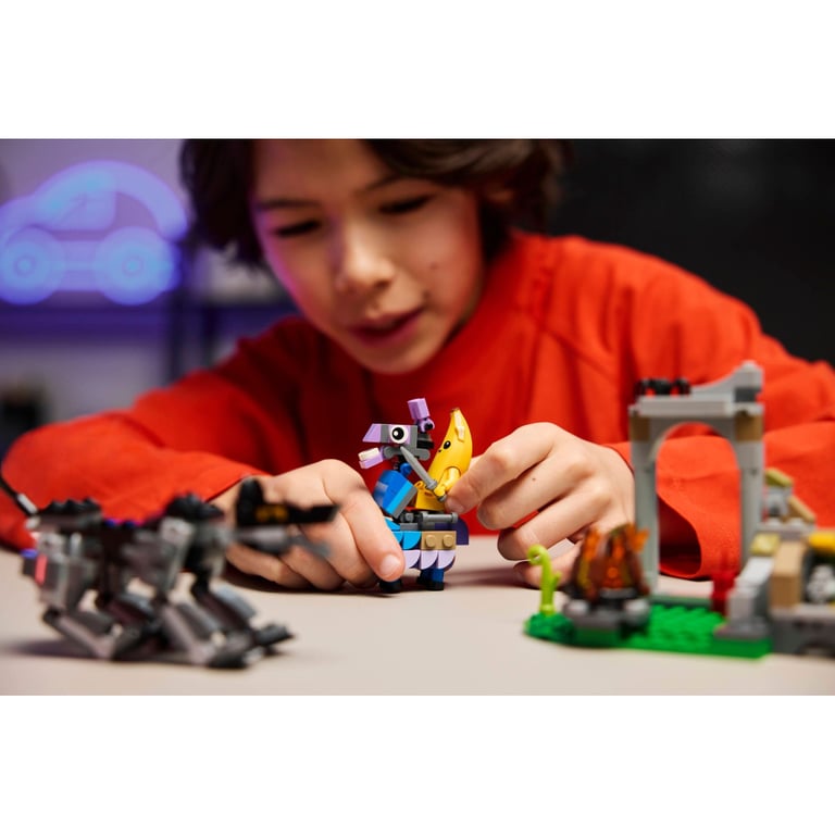 Конструктор LEGO Fortnite Табір Peely та Sparkplug (77075) - фото 11