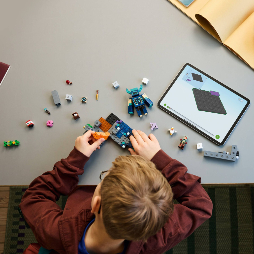 Конструктор LEGO Minecraft Зустріч із Захисником (21274) - фото 10 Конструктор LEGO Minecraft Зустріч із Захисником (21274) - фото 10