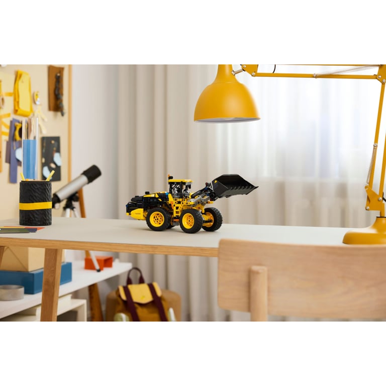 Конструктор LEGO Technic Колісний навантажувач Volvo L120 Electric (42209) - фото 4