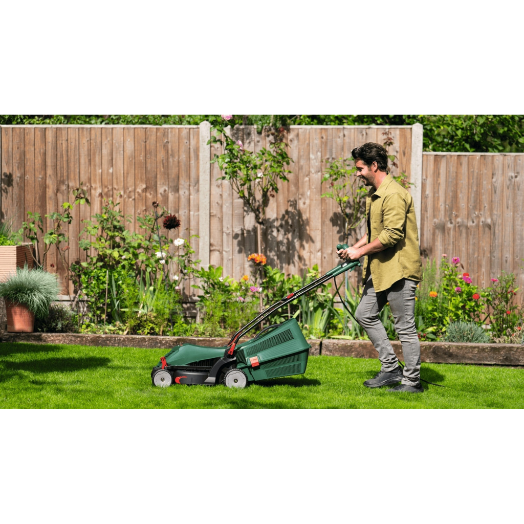 Газонокосарка Bosch UniversalRotak 37-555 1400Вт, 37см, 40л, 27-50мм, 15.5кг (0.600.8A6.501) - фото 4 Газонокосарка Bosch UniversalRotak 37-555 1400Вт, 37см, 40л, 27-50мм, 15.5кг (0.600.8A6.501) - фото 4
