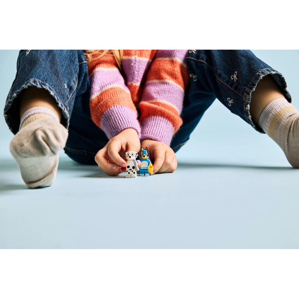 Конструктор LEGO Bluey Веселощі з Блуї та Хлоєю на ігровому майданчику (11201) - фото 10 Конструктор LEGO Bluey Веселощі з Блуї та Хлоєю на ігровому майданчику (11201) - фото 10