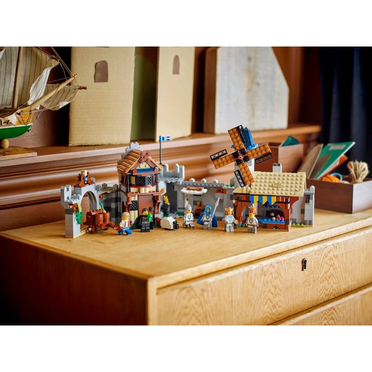 Конструктор LEGO Creator Середньовічний замок із лицарем на коні (31168) - фото 12